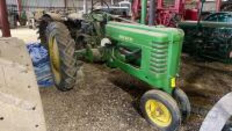 1943 John Deere B - Foundation Tractor
